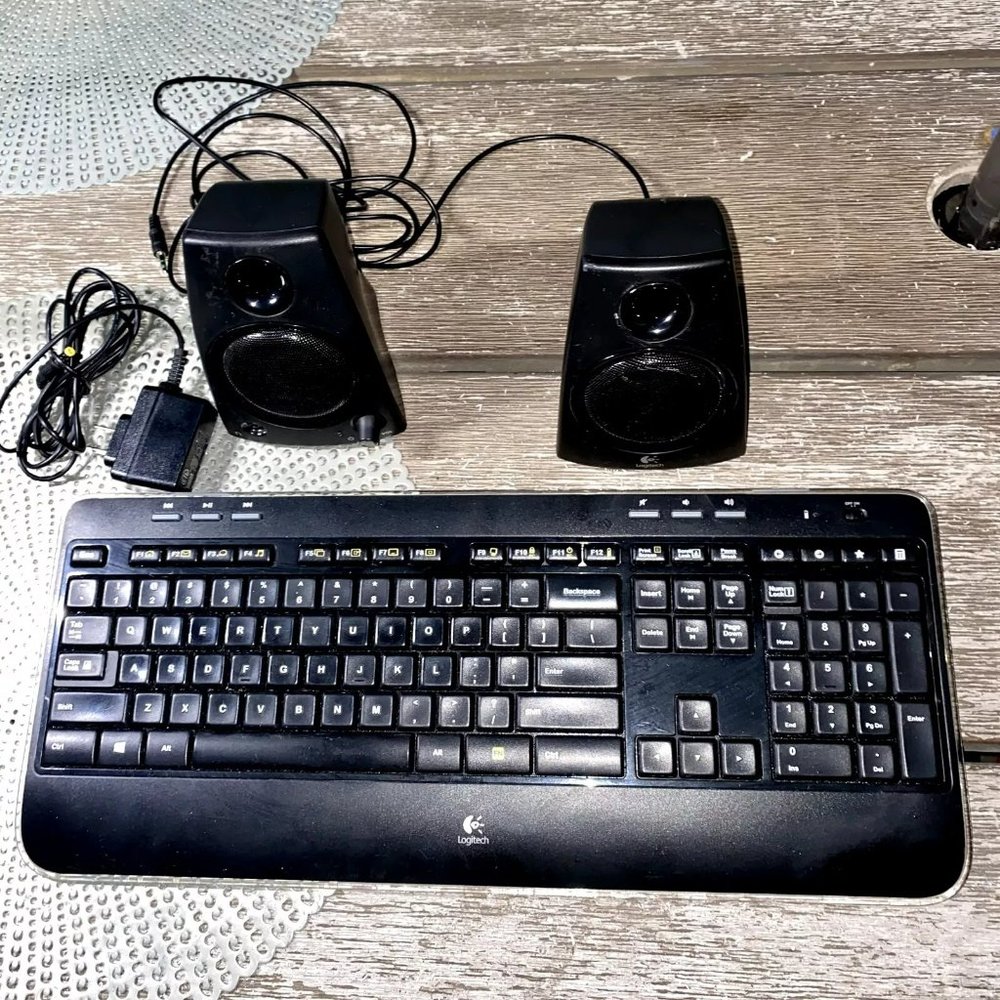 Logitech K520 Keyboard (w/o Receiver) & Speakers